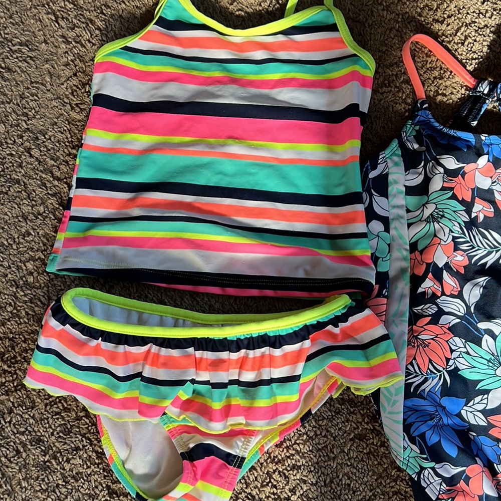 Girls bathing suit lot - Picture 4 of 4